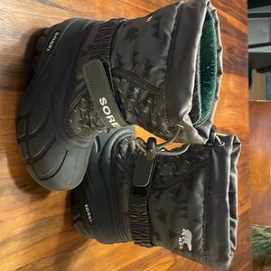 Sorel Youth Flurry waterproof winter boots